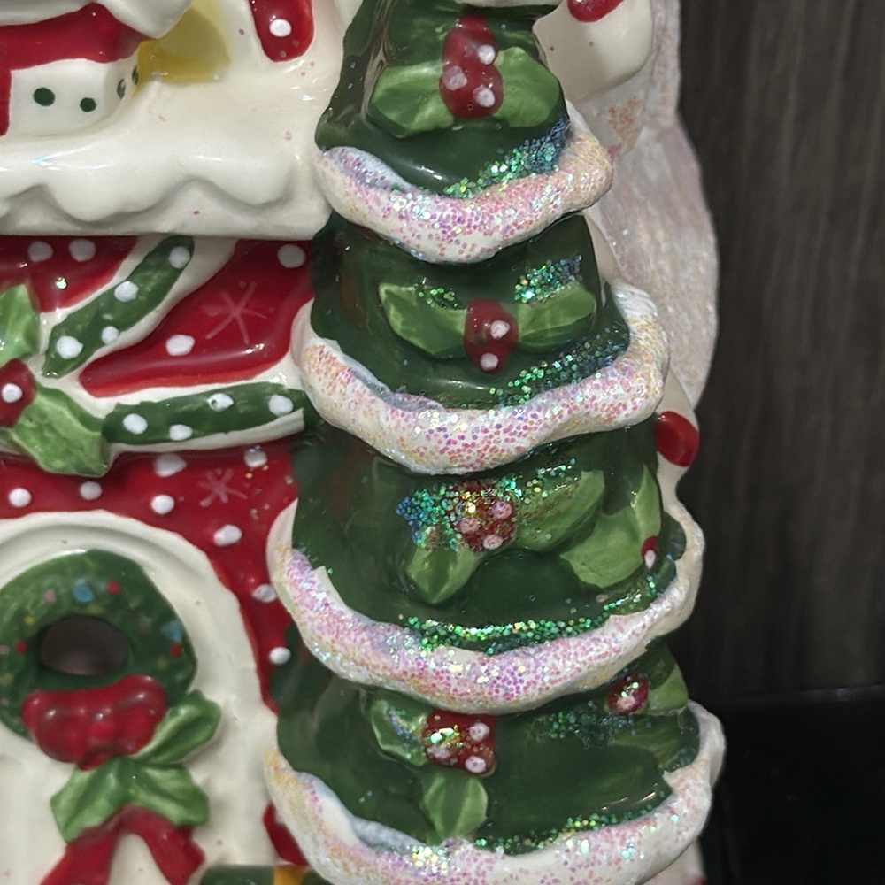 Blue Sky Clayworks Hello Kitty & Friends Christmas Red Striped Candle House - Picture 6 of 14